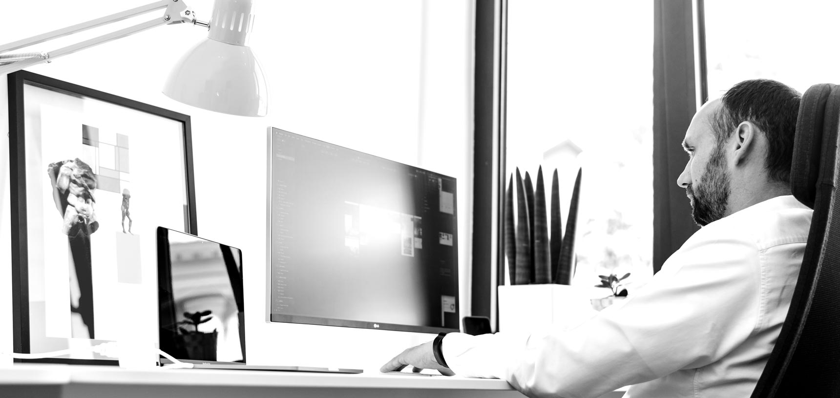 Pedja Zdravkovic at his workstation looking at the computer